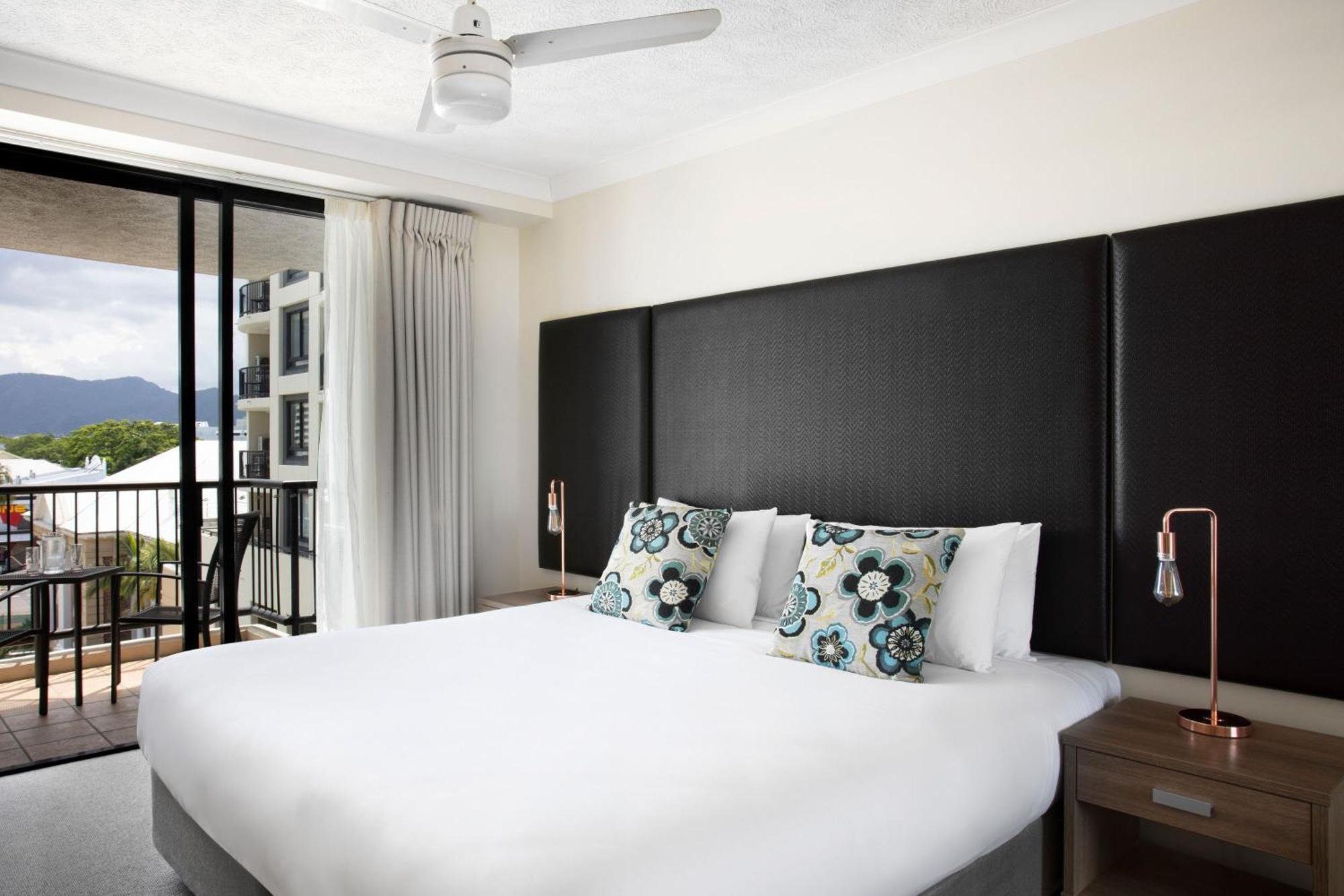 Hotel Mantra Esplanade Cairns Exterior foto